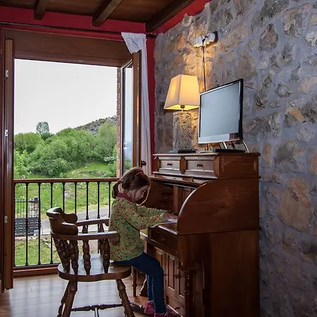 El Conventu Del Asturcon * Lago (Asturias)